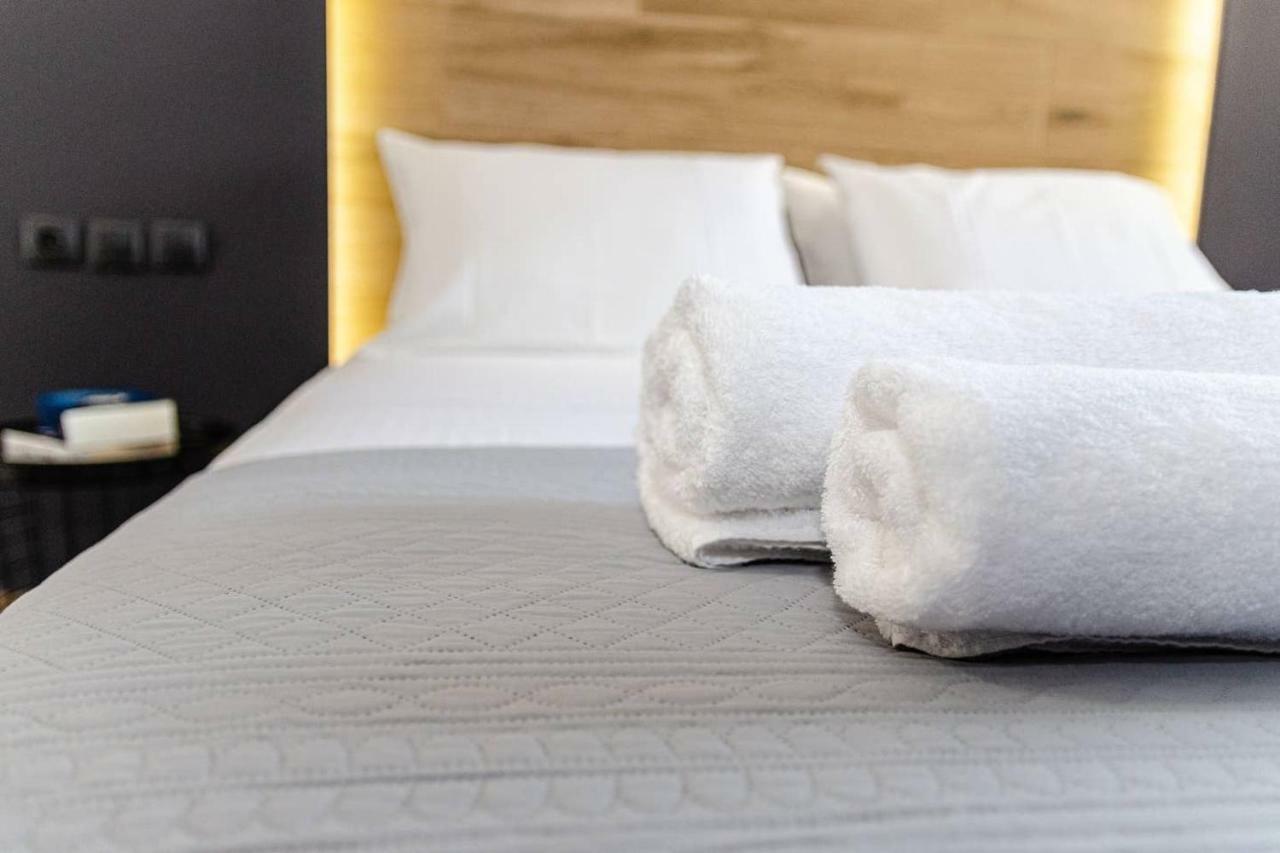 Mos Luxury City Suites - The Loft Hriszí Aktí Haniá Kültér fotó
