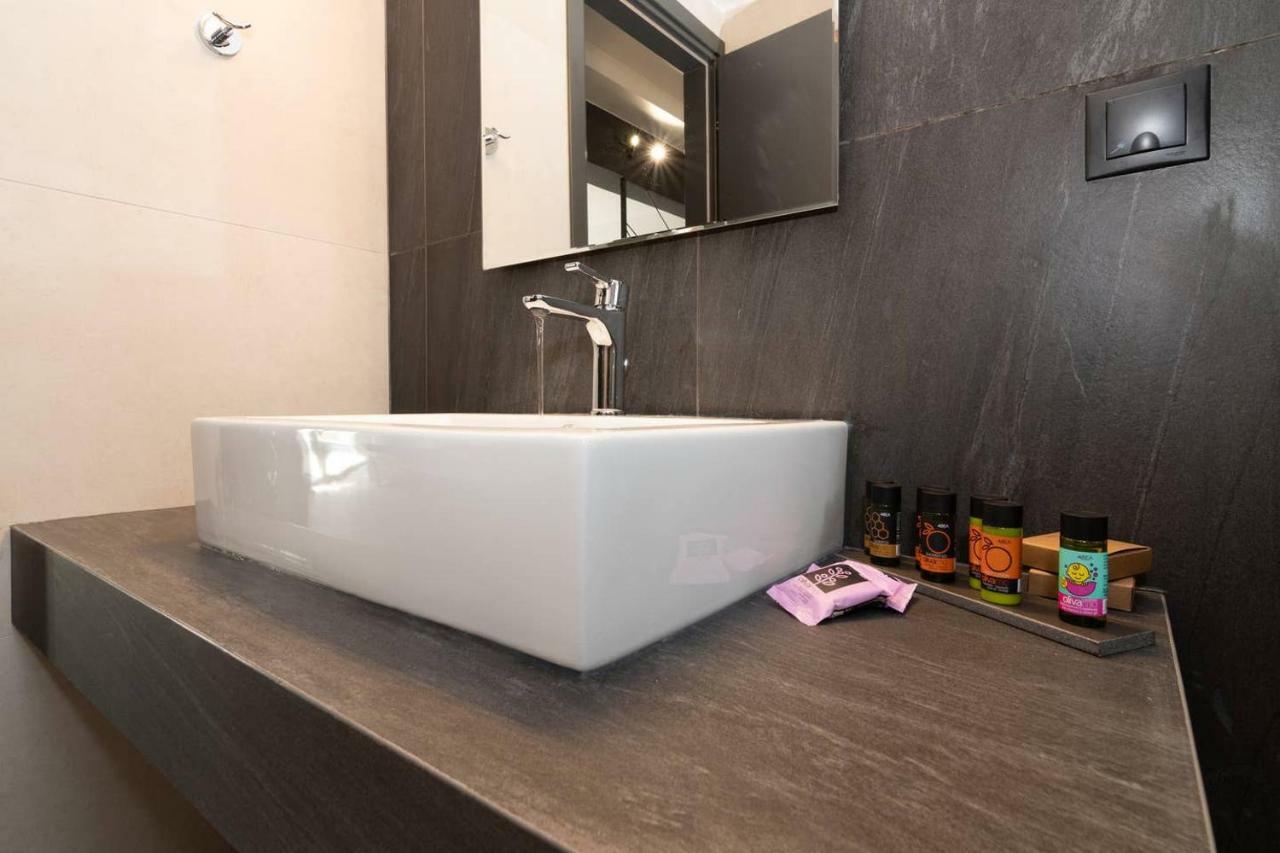 Mos Luxury City Suites - The Loft Hriszí Aktí Haniá Kültér fotó