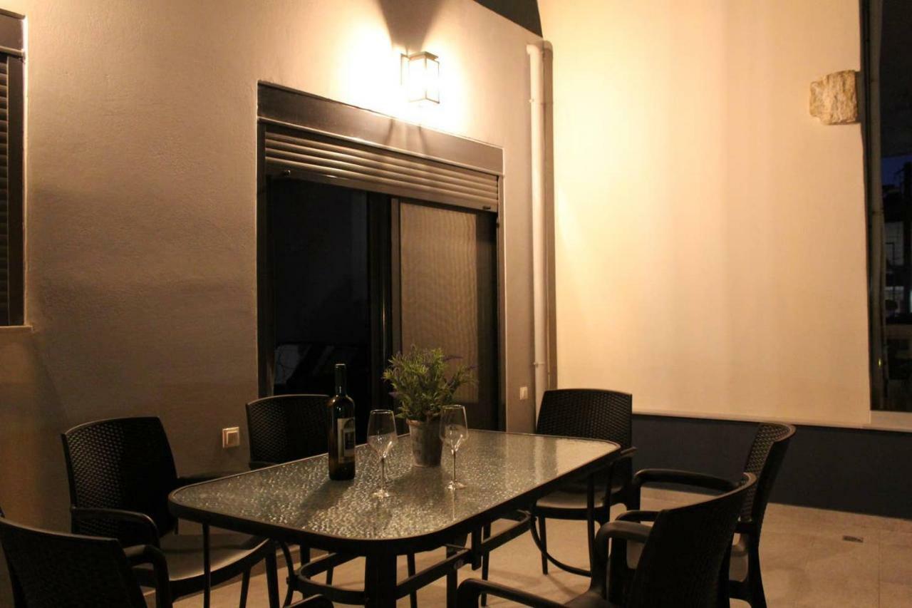 Mos Luxury City Suites - The Loft Hriszí Aktí Haniá Kültér fotó